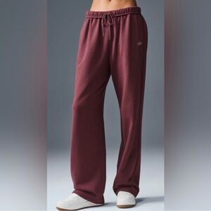Women’s ALO Accolade Straight leg Sweatpants Burgundy Truffle Large